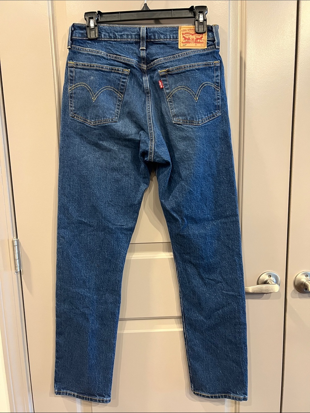 Classic Levi’s 501 Straight Leg Jeans in Medium Blue Denim - Picture 4 of 11